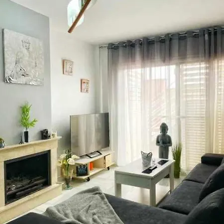Chalet Chalet De Dos Plantas Con Jacuzzi Y Terraza Malaga