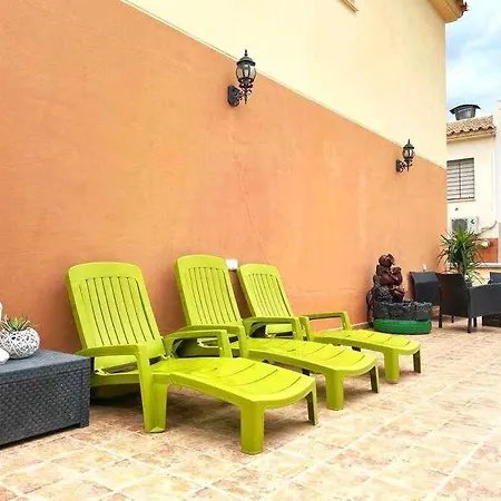 Chalet De Dos Plantas Con Jacuzzi Y Terraza Malaga
