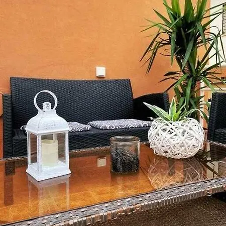 Chalet De Dos Plantas Con Jacuzzi Y Terraza Chalet