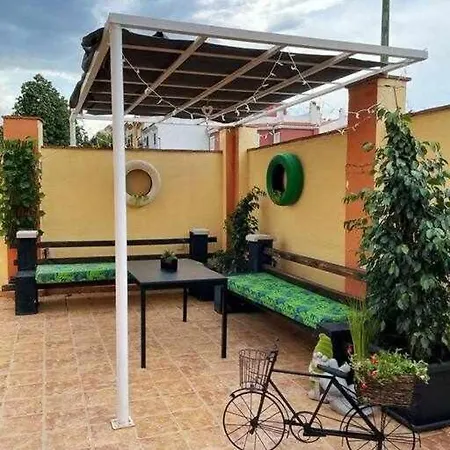Chalet De Dos Plantas Con Jacuzzi Y Terraza Chalet