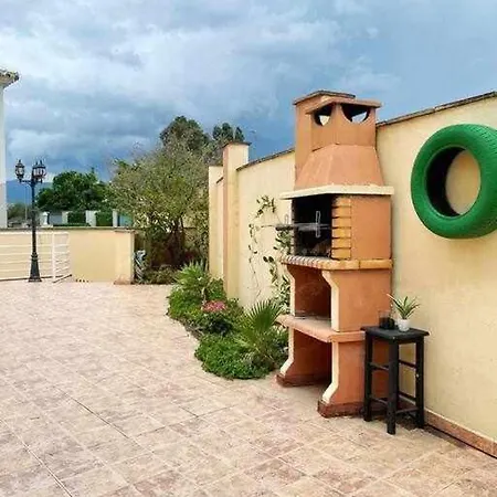 Chalet De Dos Plantas Con Jacuzzi Y Terraza *