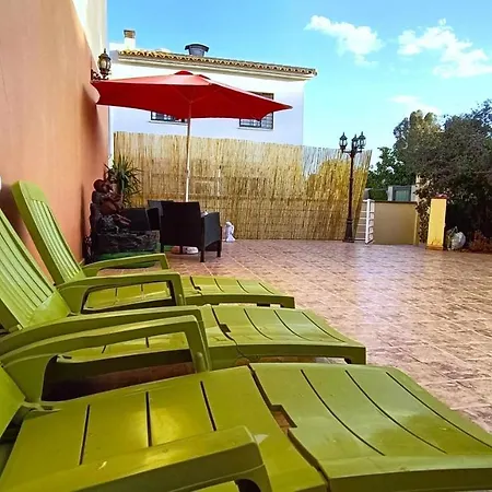Chalet De Dos Plantas Con Jacuzzi Y Terraza * Malaga