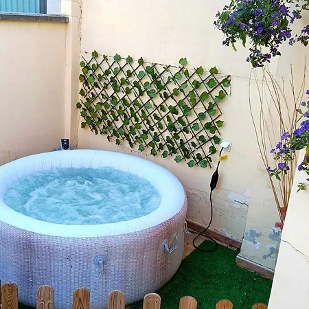 Chalet De Dos Plantas Con Jacuzzi Y Terraza Malaga